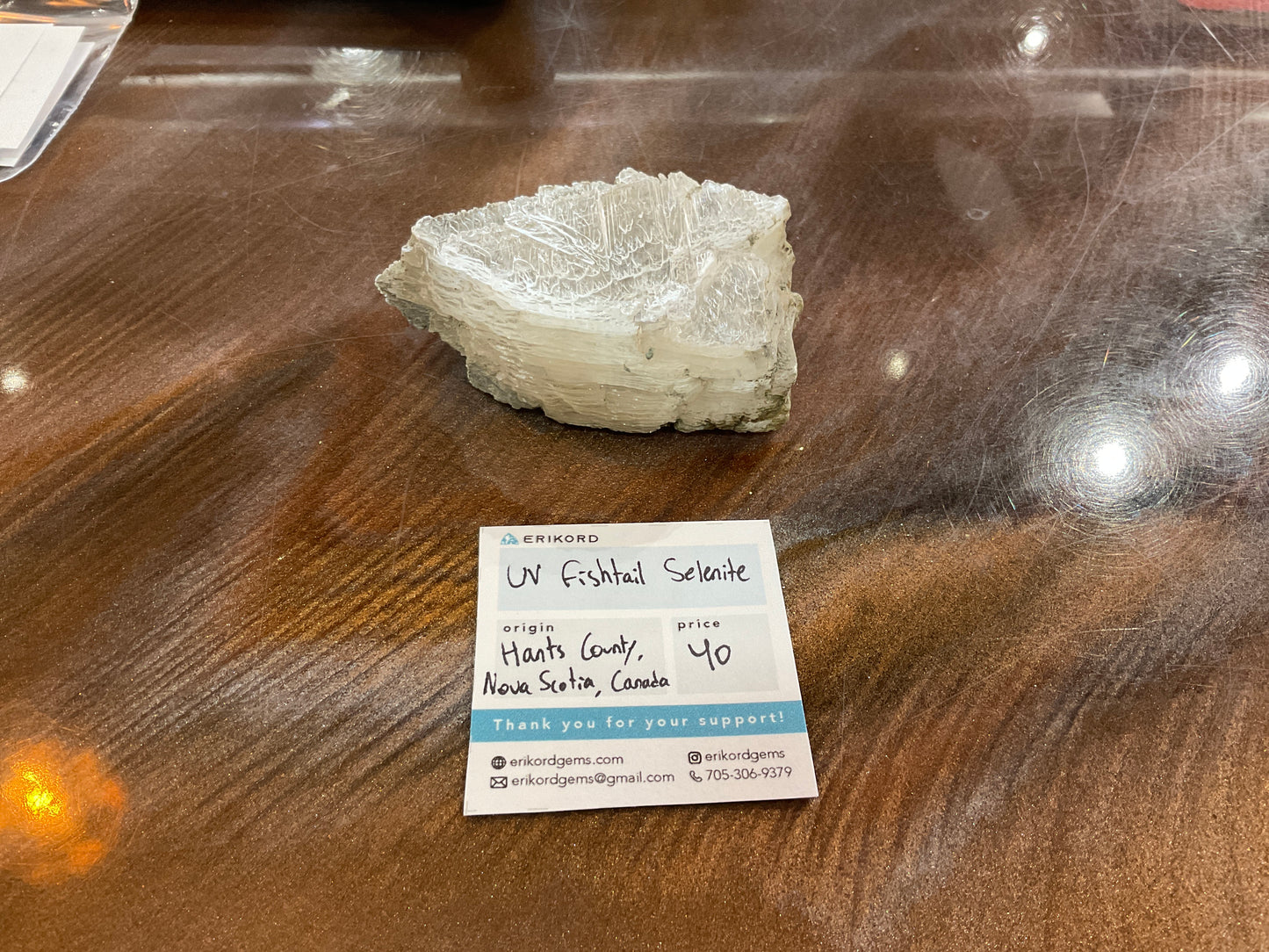 EG39 UV Fishtail Selenite